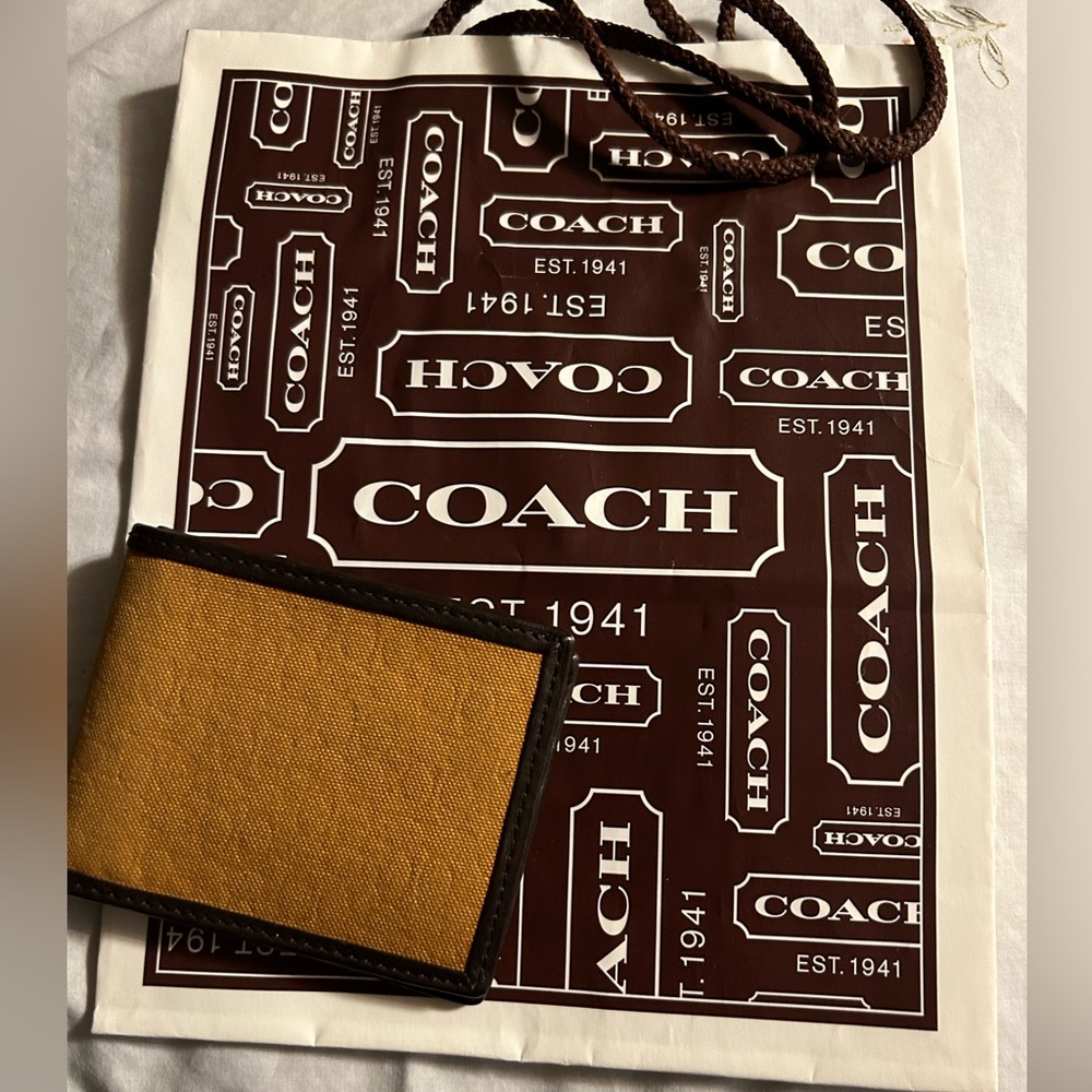 COACH WALLET BRAND NEW